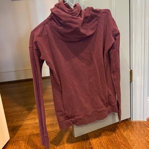 Lululemon burgundy hoodie size small/6